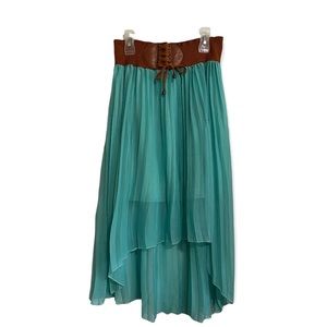 Magic green high low crepe pleaded belt waist skirt. Size medium juniors.